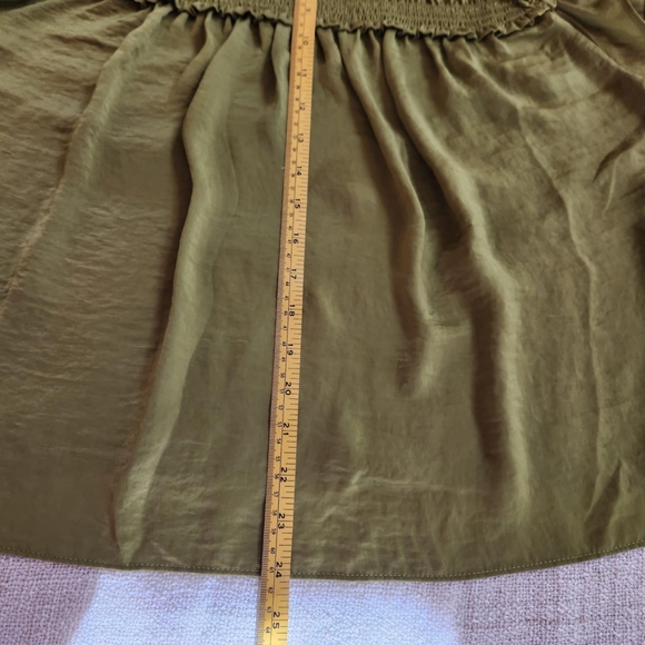 Rose +Olive Sleeveless Ruffled Silky Blouse - Lime Green - Size M - EUC - Picture 8 of 8